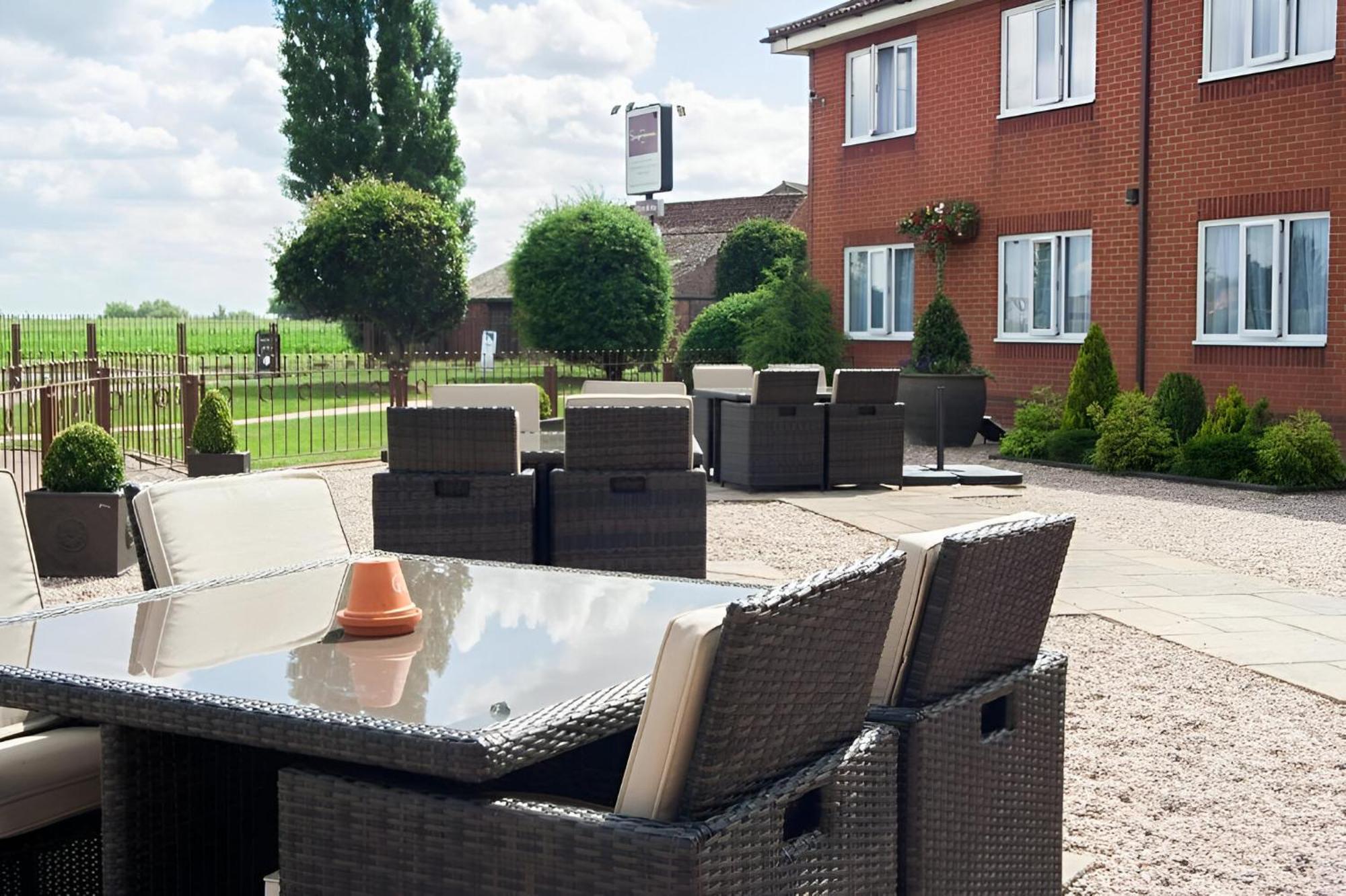 Supreme Inn Boston Swineshead 외부 사진