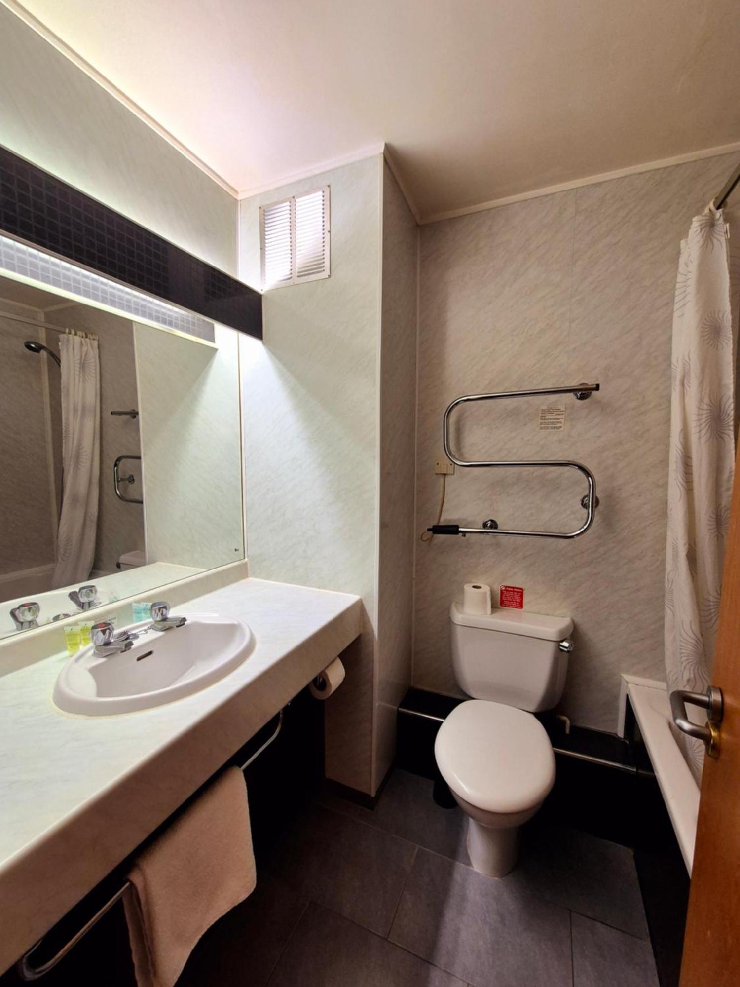 Supreme Inn Boston Swineshead 외부 사진